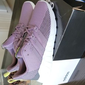 Adidas Questar Flow size 7.5
